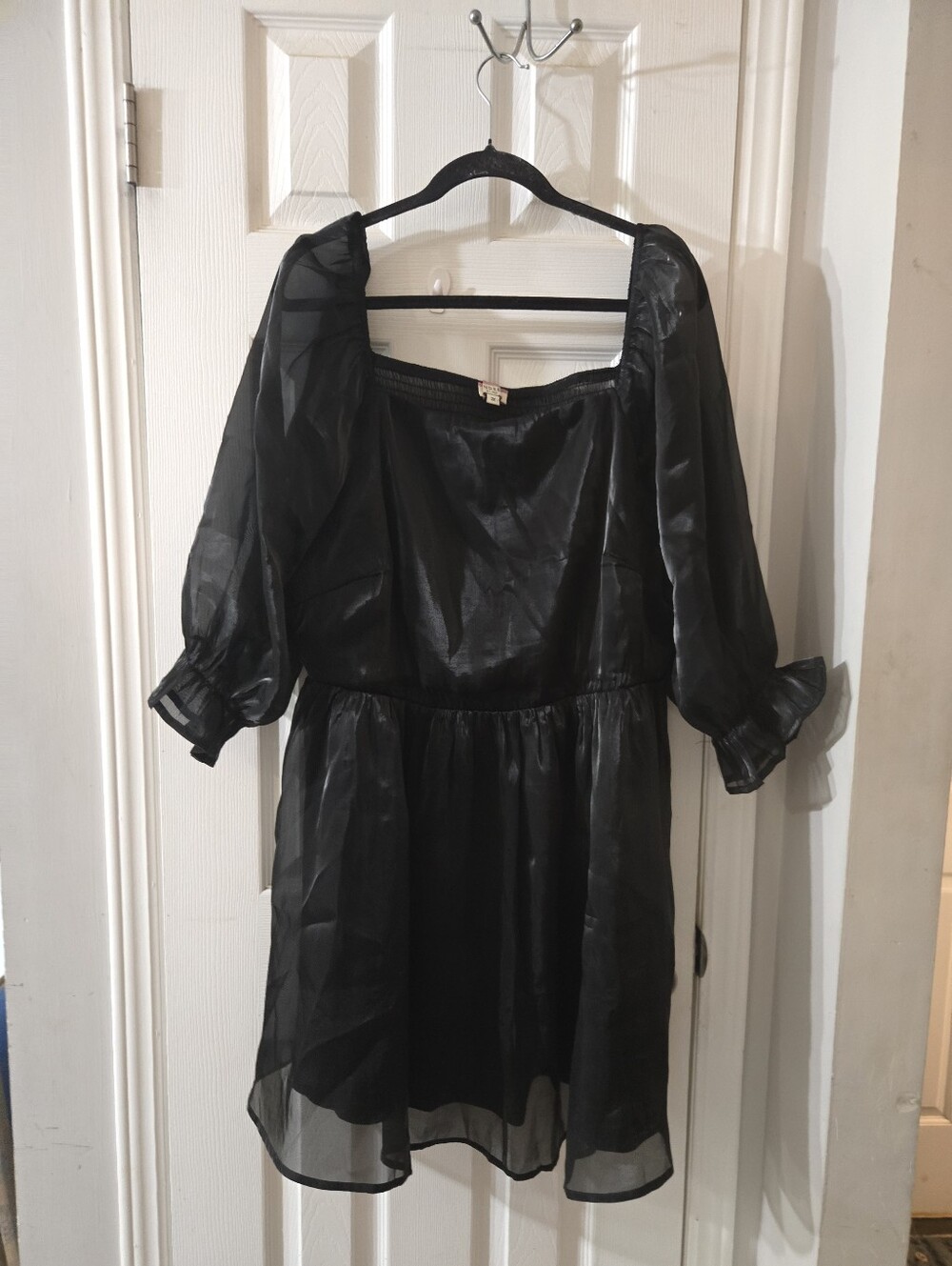 2x black dress